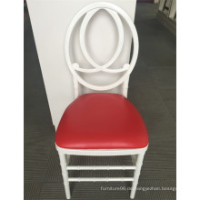 Weißer Kunststoff Harz Phoenix Stuhl mit roter Sitzauflage